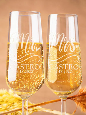 Personalized prosecco glasses with romantic heart design and names